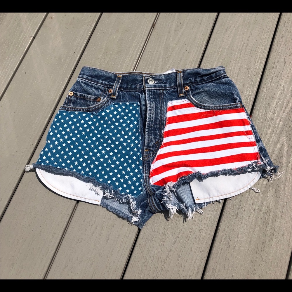 Vintage Levi’s Cutoffs ❤️💙